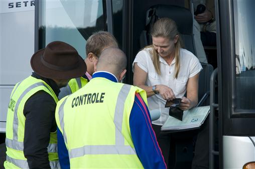 un contrôle de transporteurs de personnes - crédits : médiathèque terra