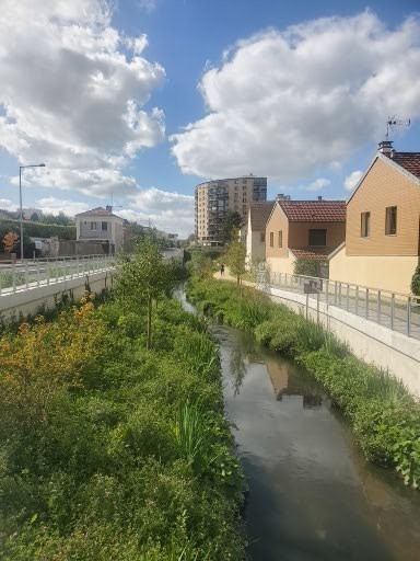 Ici, tout n'était que béton. La Bièvre, renaturée, a pris sa place dans le paysage d'Arcueil. 