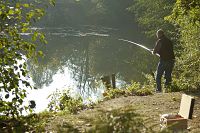 Pêcheur sur l'Yerres - © Laurent Mignaux - Terra Pêcheur sur l'Yerres - © Laurent Mignaux - Terra