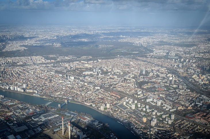 Vue aérienne de la proche banlieue de Paris