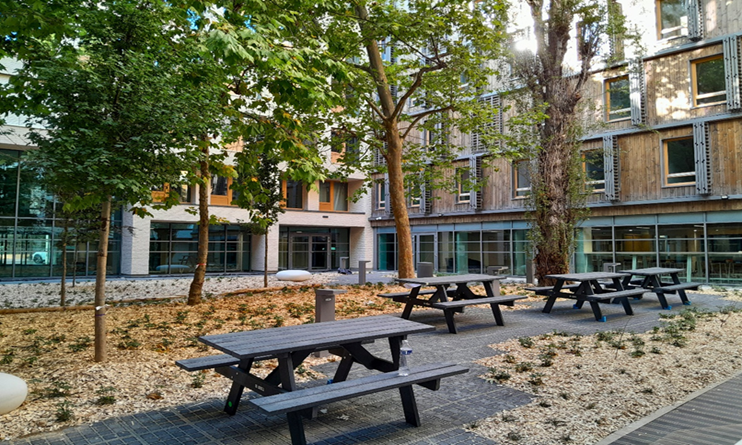 Le patio central après la réhabilitation (photo DRIEAT)